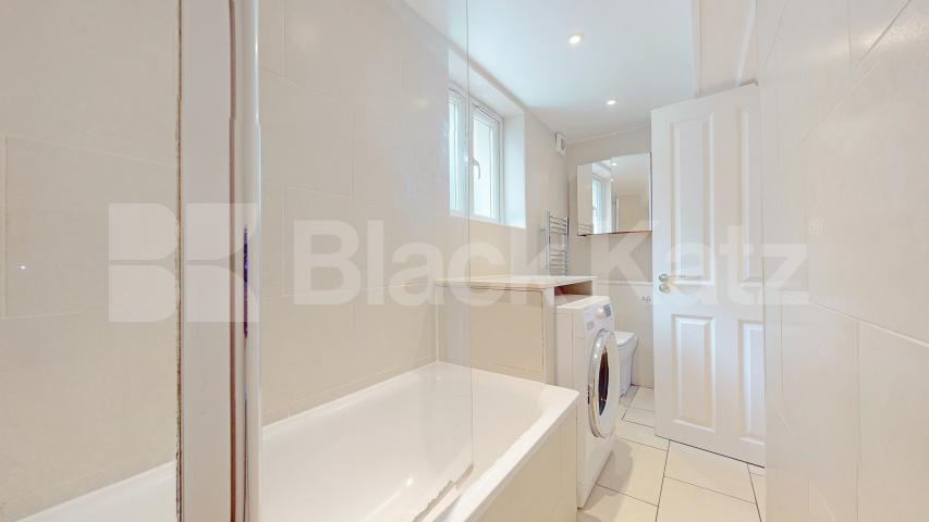 Refurbished Refurbished Two Bedroom Flat in Elegant Period Conversion Rochester Road, Camden